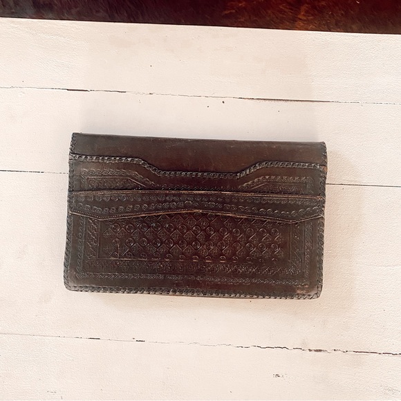 VINTAGE HAND-TOOLED LEATHER oversized wallet/clutch - Picture 6 of 7